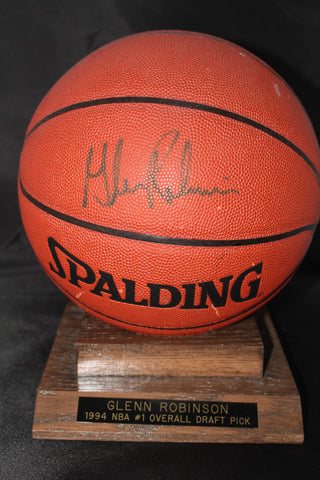 Glen Robinson Autographed Basketball w/base