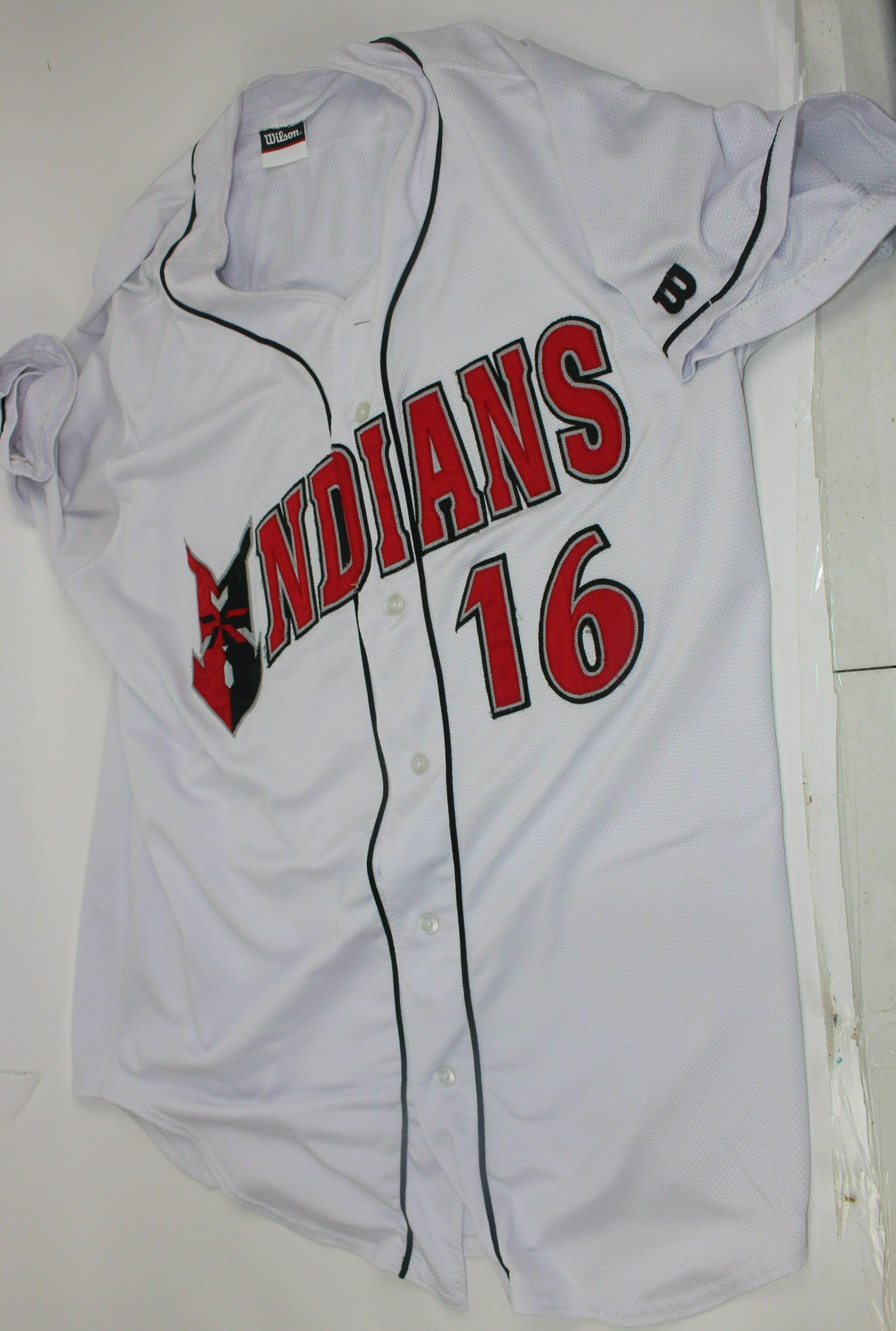 USED RED CLEVELAND INDIAN JERSEY SIZE XL